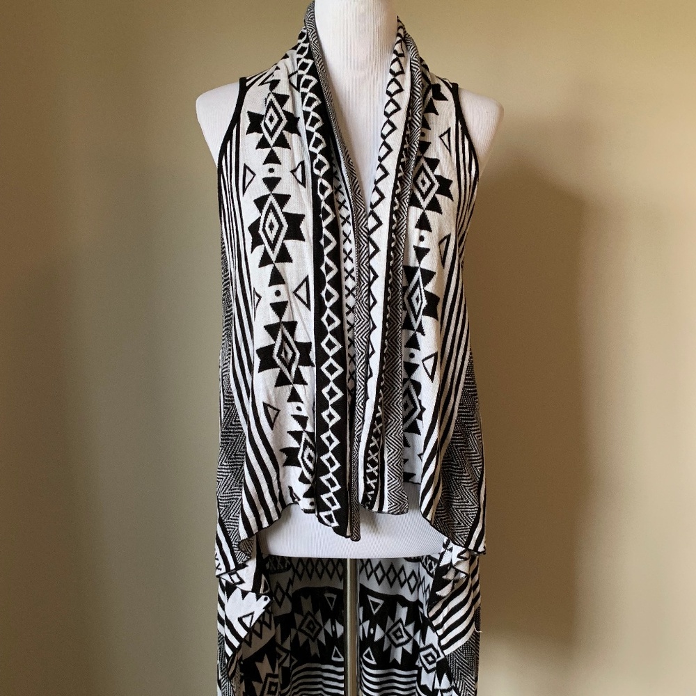 S/M geometric sweater vest